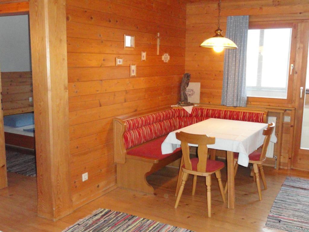 Baby- Und Kinderhof Aicherbauer Seeham Номер фото