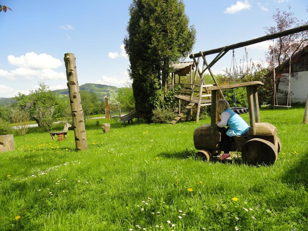 Baby- Und Kinderhof Aicherbauer Seeham Екстер'єр фото